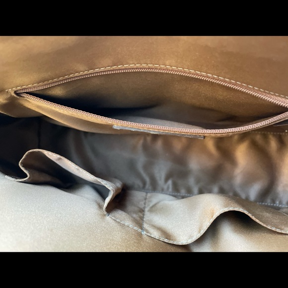 COACH HAMPTON IVORY/ OFF WHITE LEATHER HANDBAG WITH GOLD ACCENT HARDWARE - Picture 9 of 14